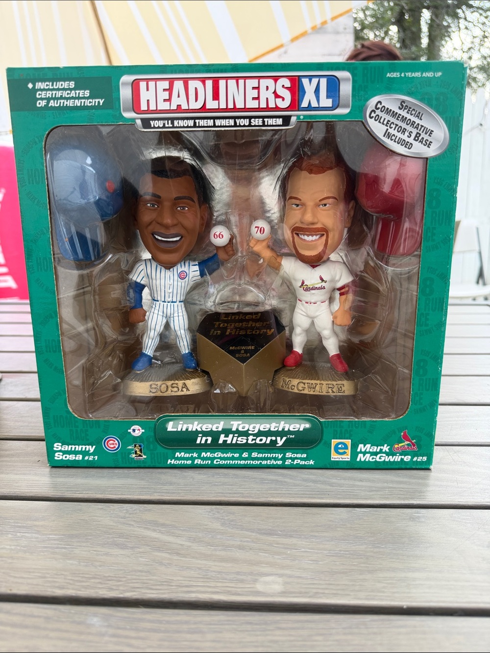 1998 MARK McGwire & SAMMY SOSA figures  certificate of authenticity signed new